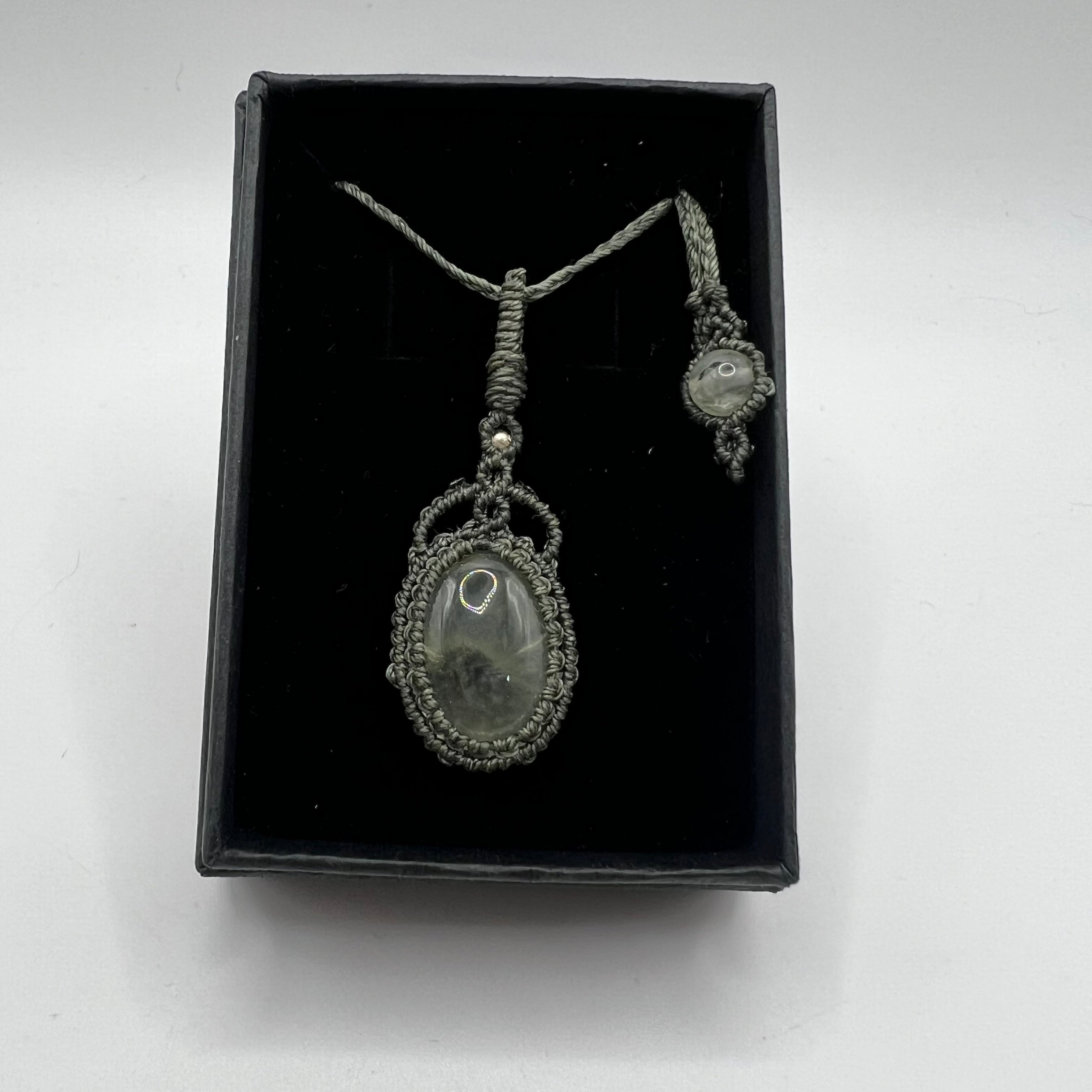 Colgante Prehnita Micro-Macramé