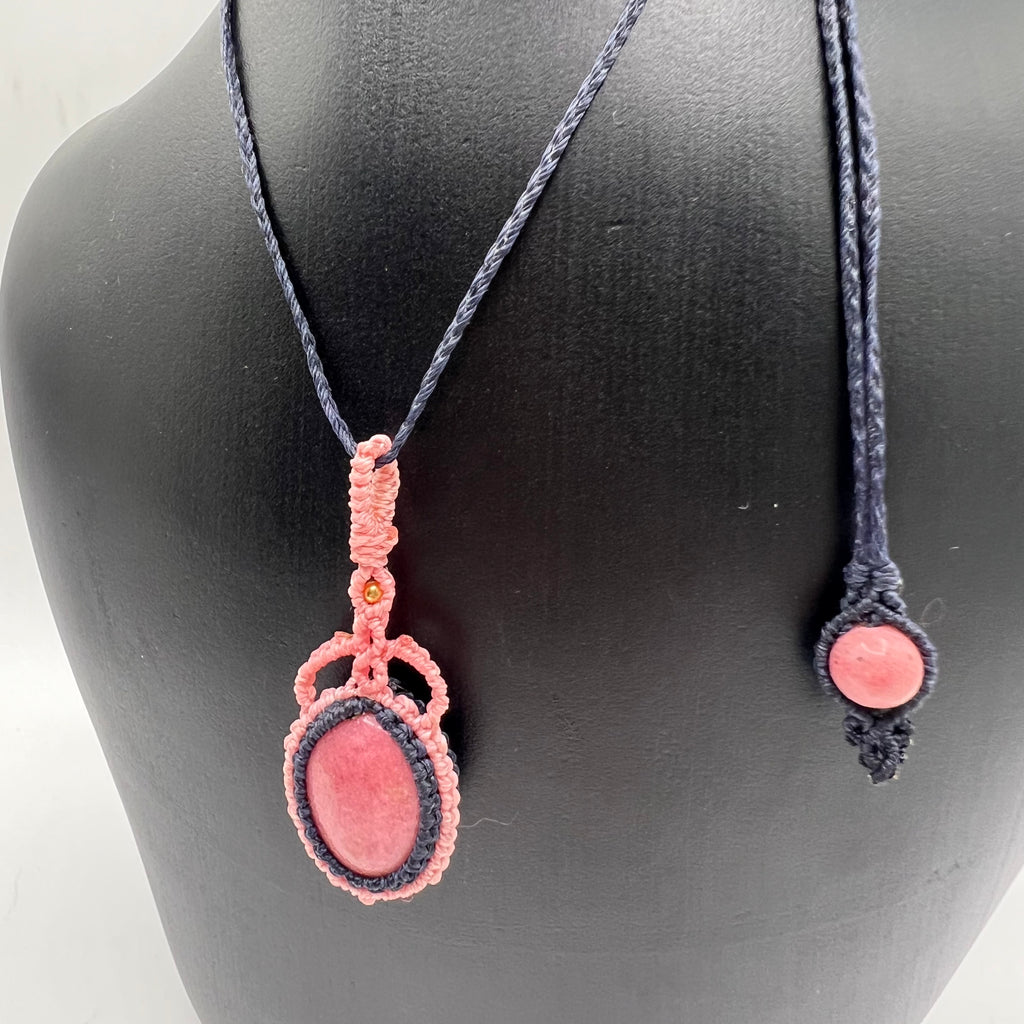 Colgante Thulita Micro-Macramé