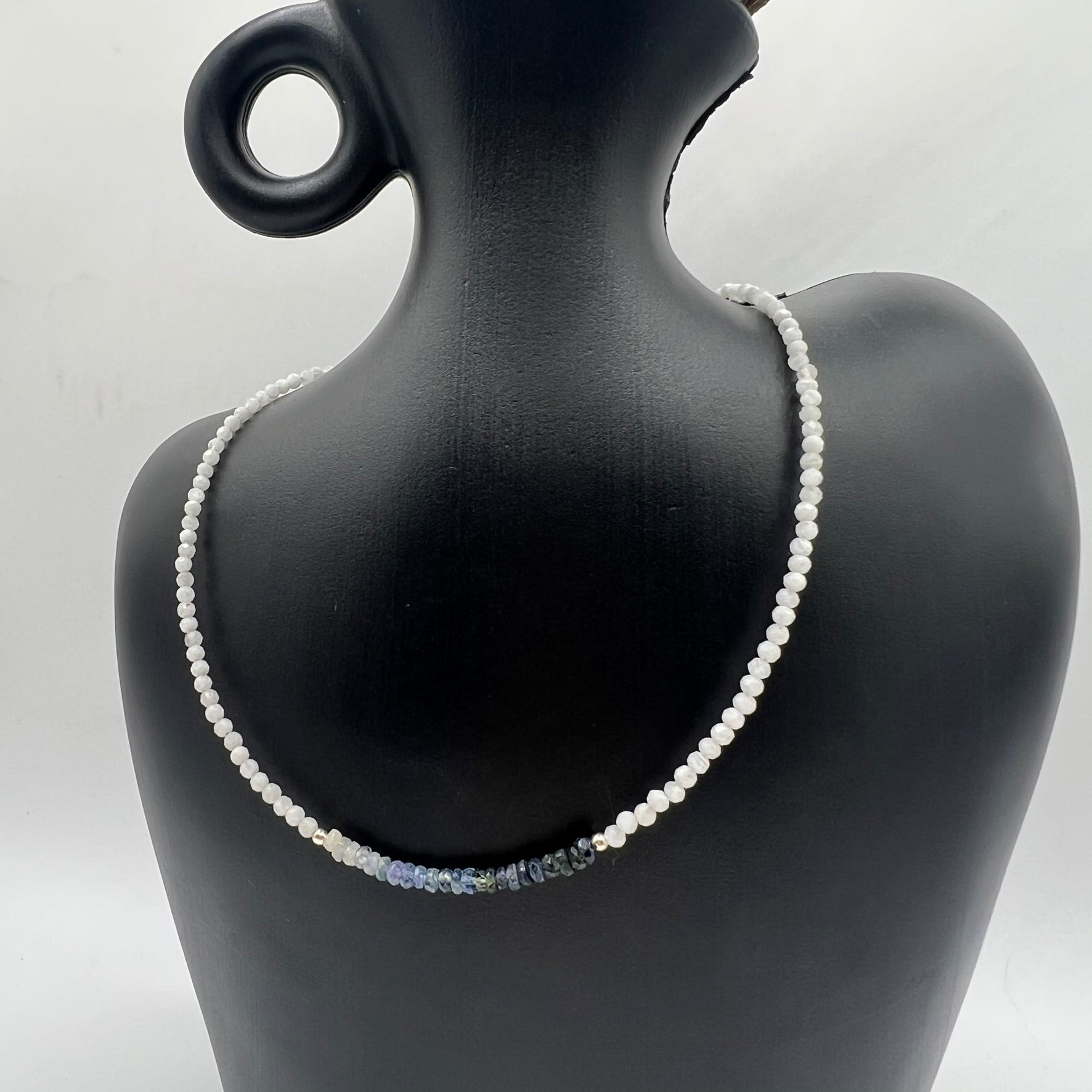 Conjunto Gargantilla & Pulsera · Zafiro Lenteja & Piedra Luna Mini