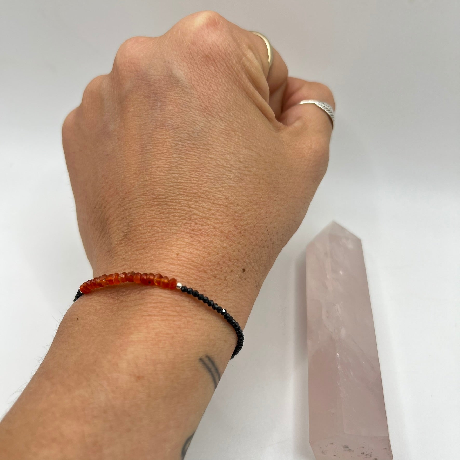 Pulsera Cornalina y Espinela Negra