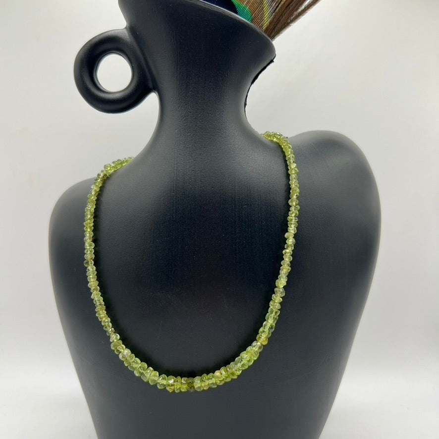 Gargantilla de Olivino • Peridoto en Forma de Lenteja