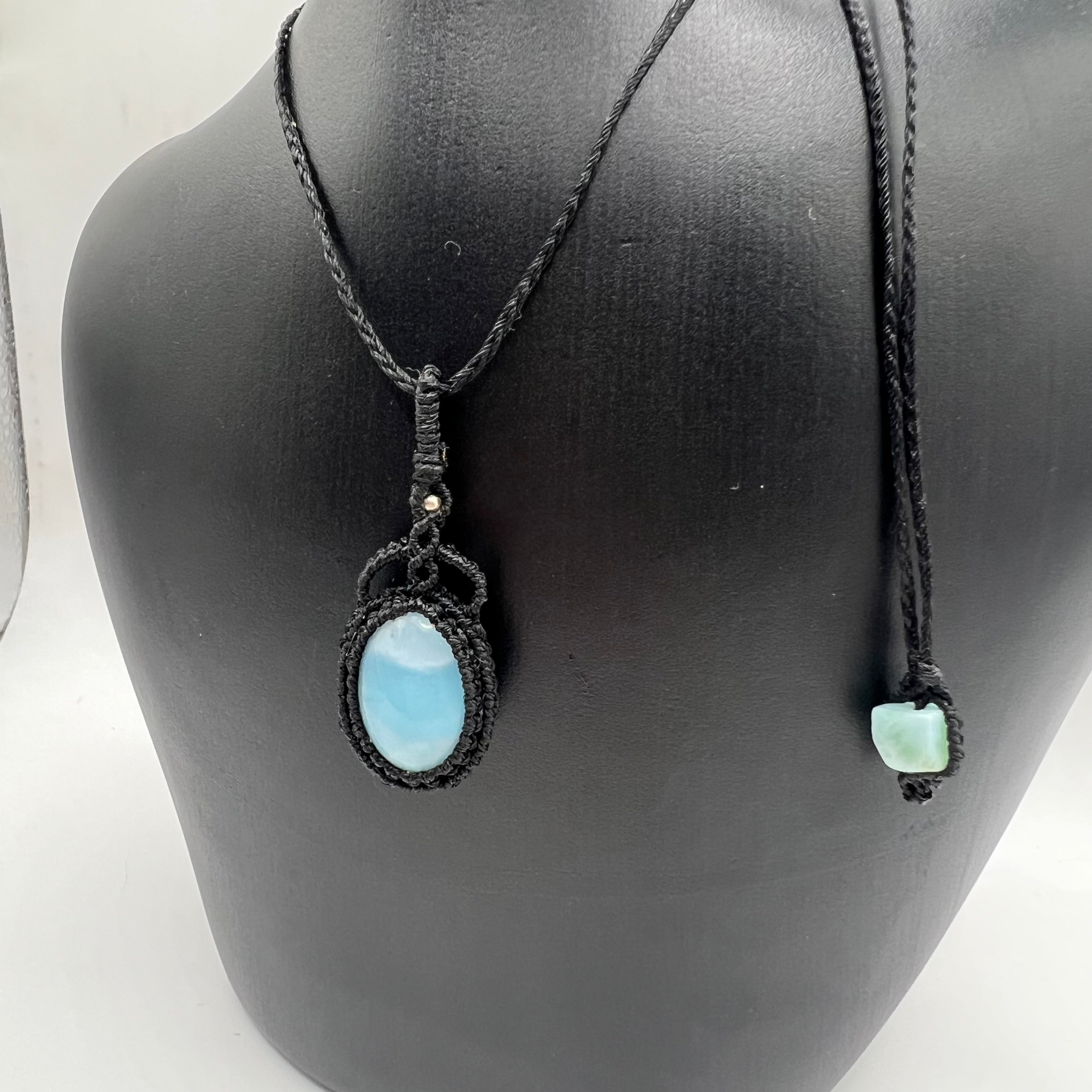 Colgante Larimar Micro-Macramé