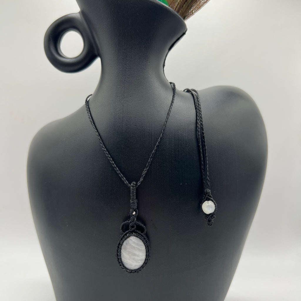 Colgante Piedra Luna Micro-Macramé