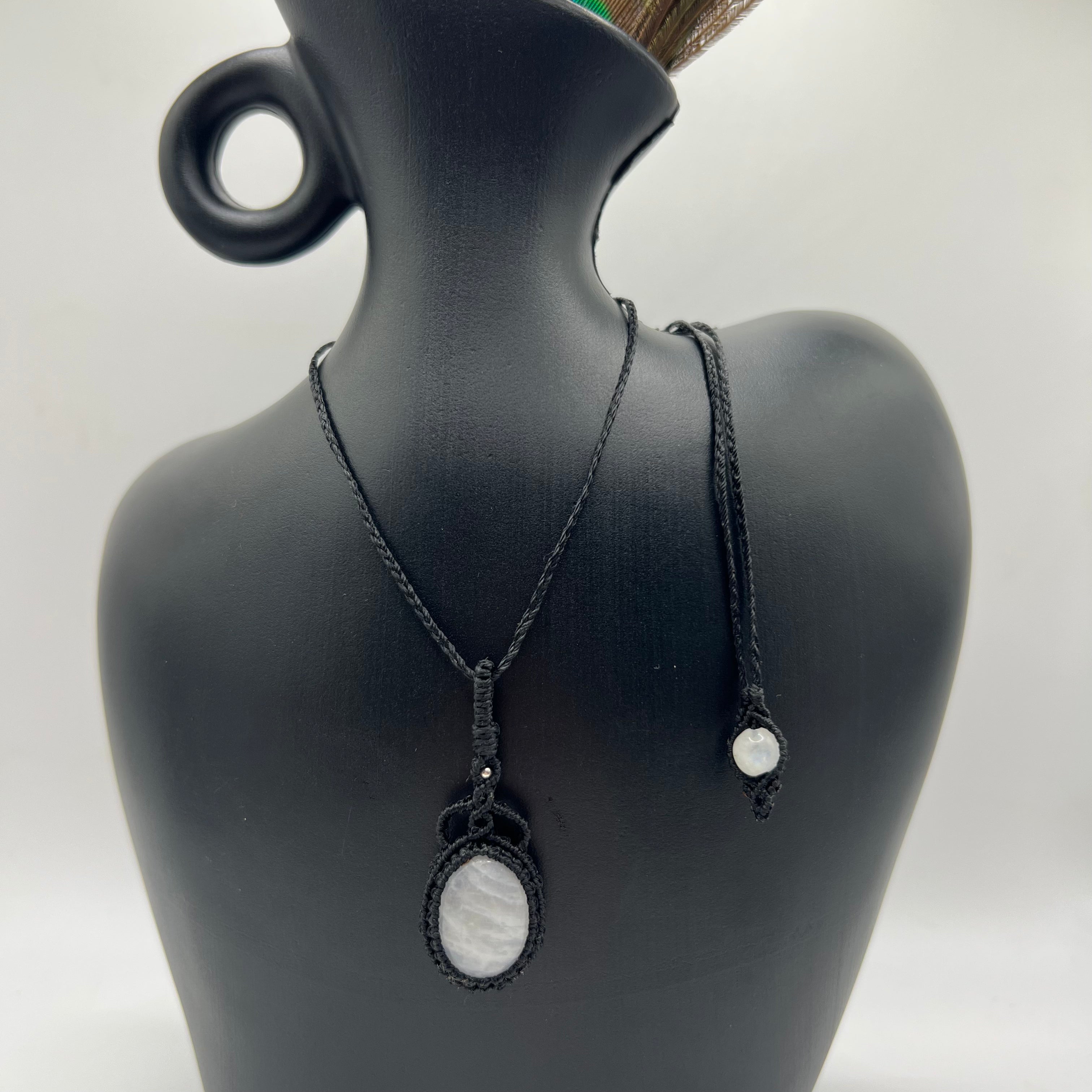 Colgante Piedra Luna Micro-Macramé