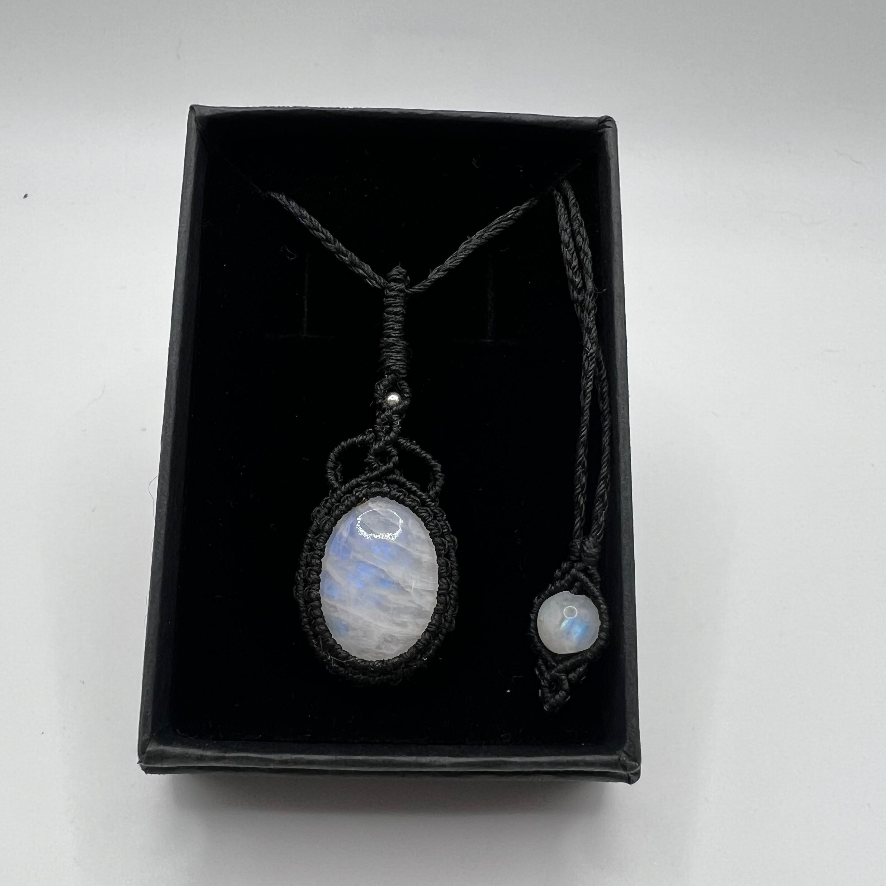 Colgante Piedra Luna Micro-Macramé