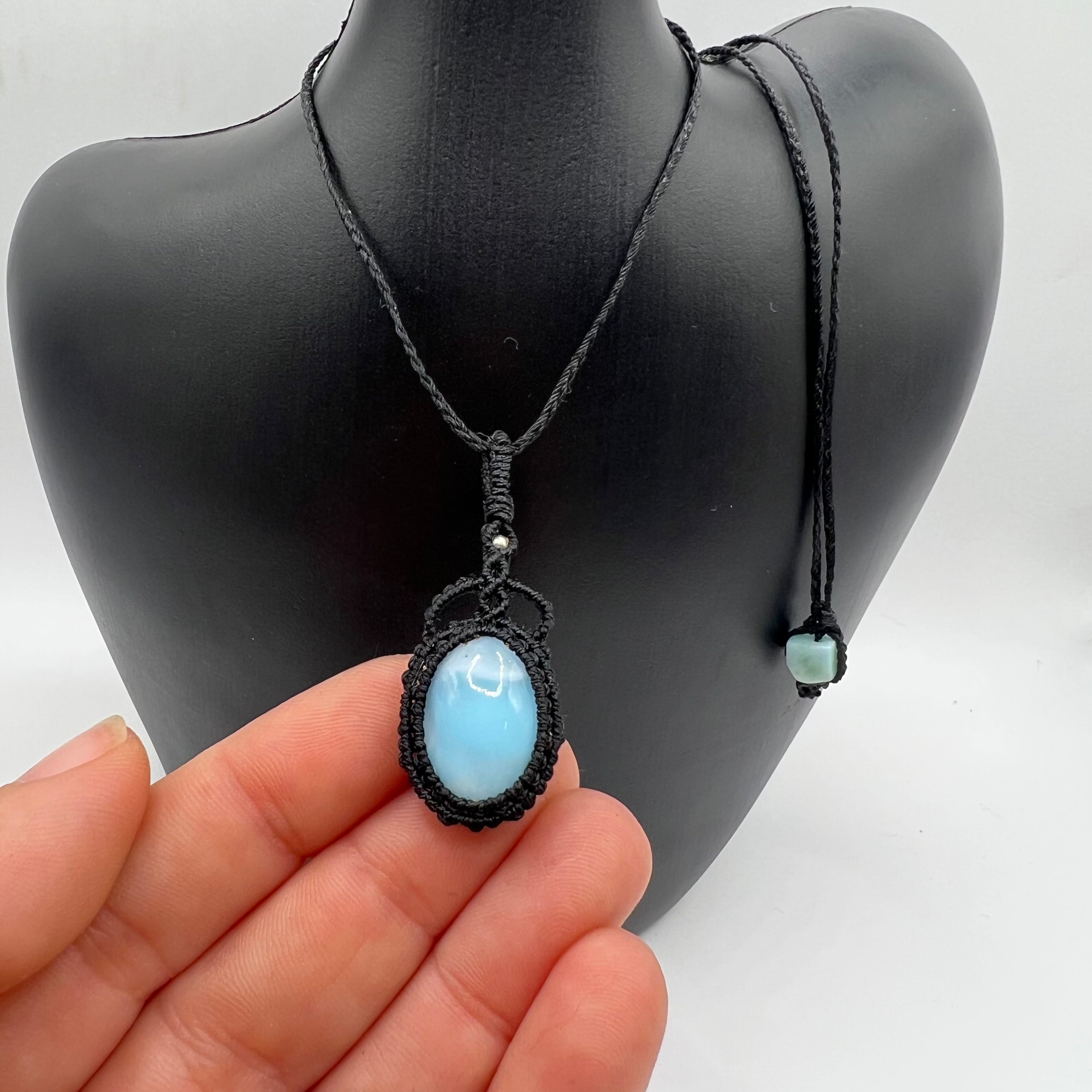 Colgante Larimar Micro-Macramé