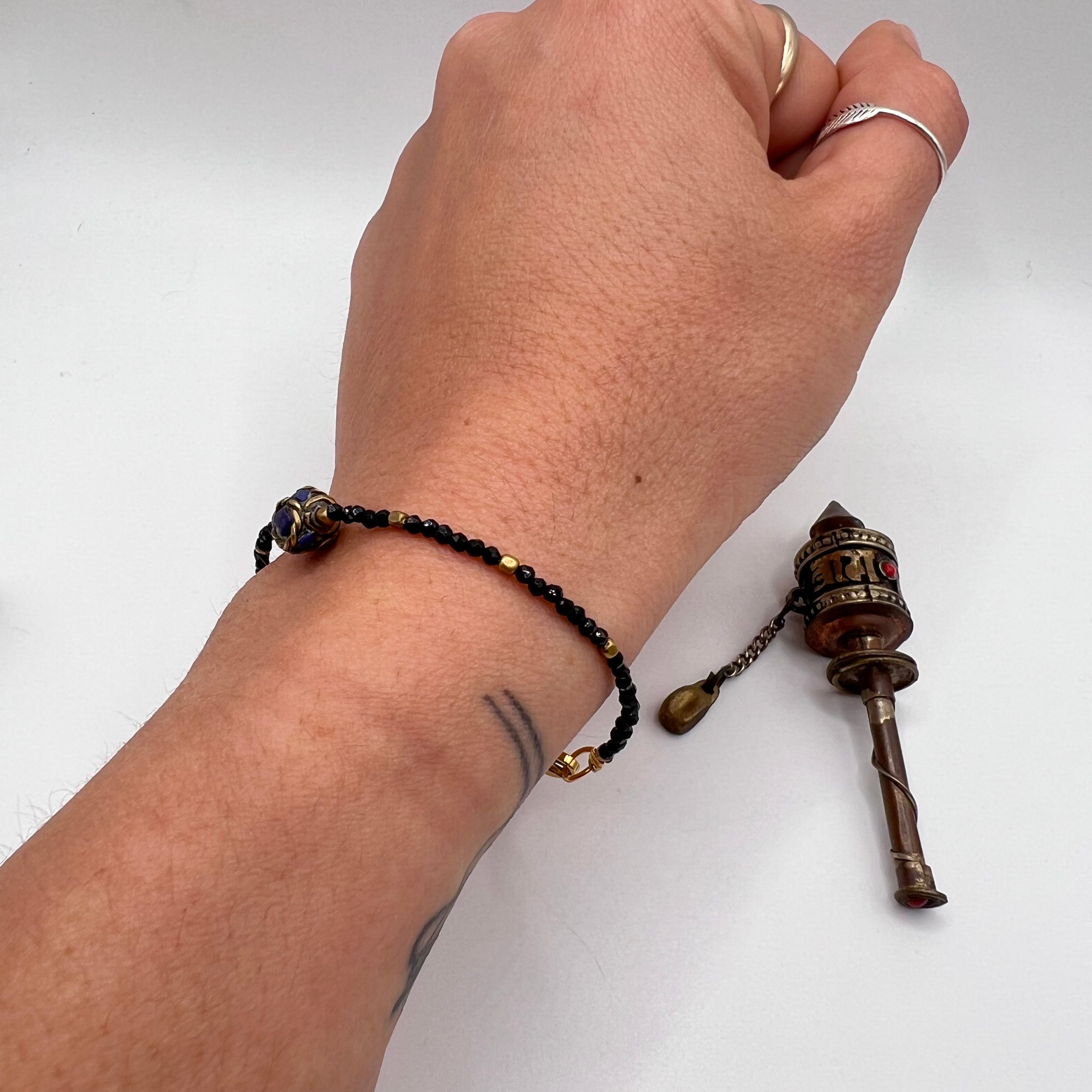 Pulsera Tibetana y Espinela Negra