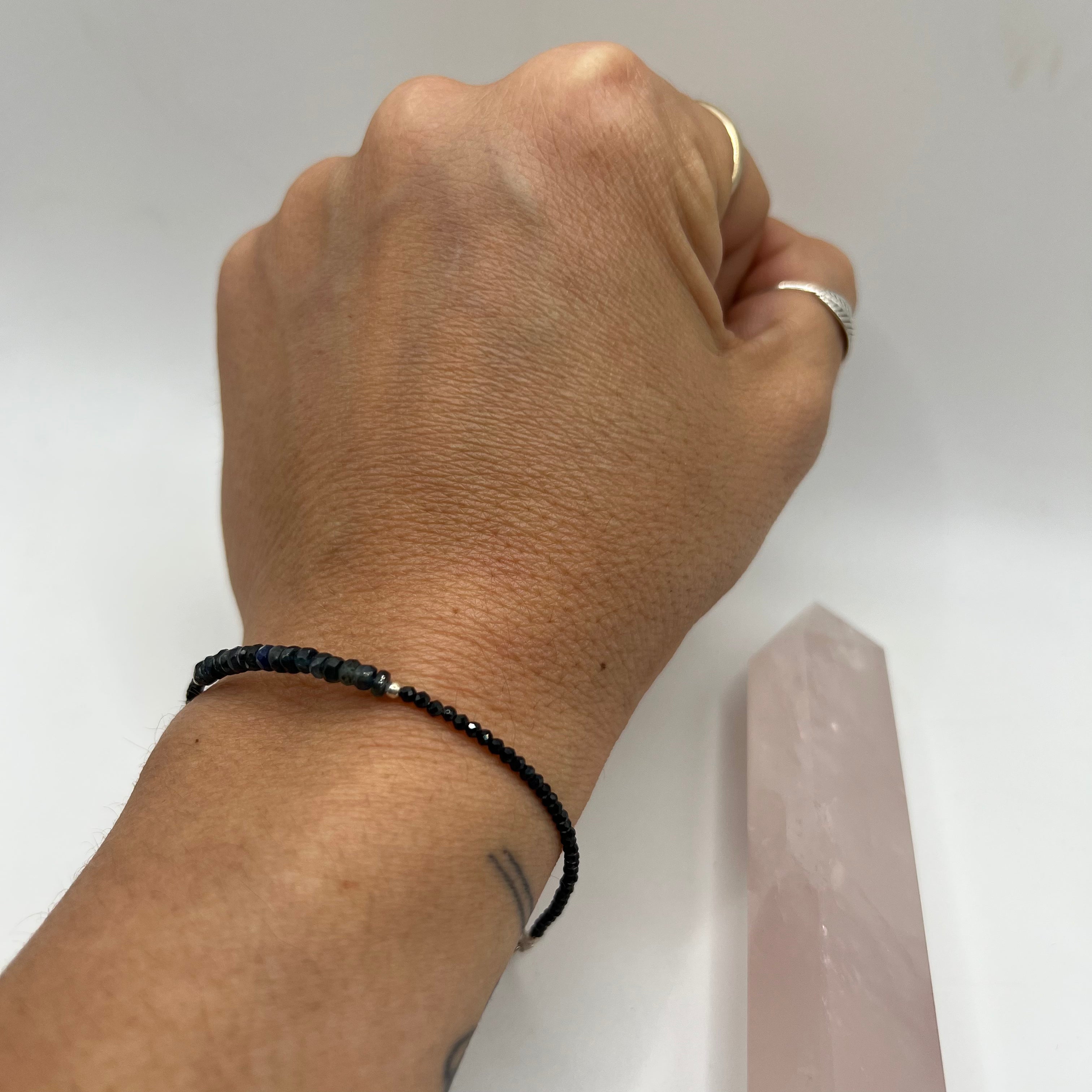 Pulsera Zafiro Azul y Espinela Negra