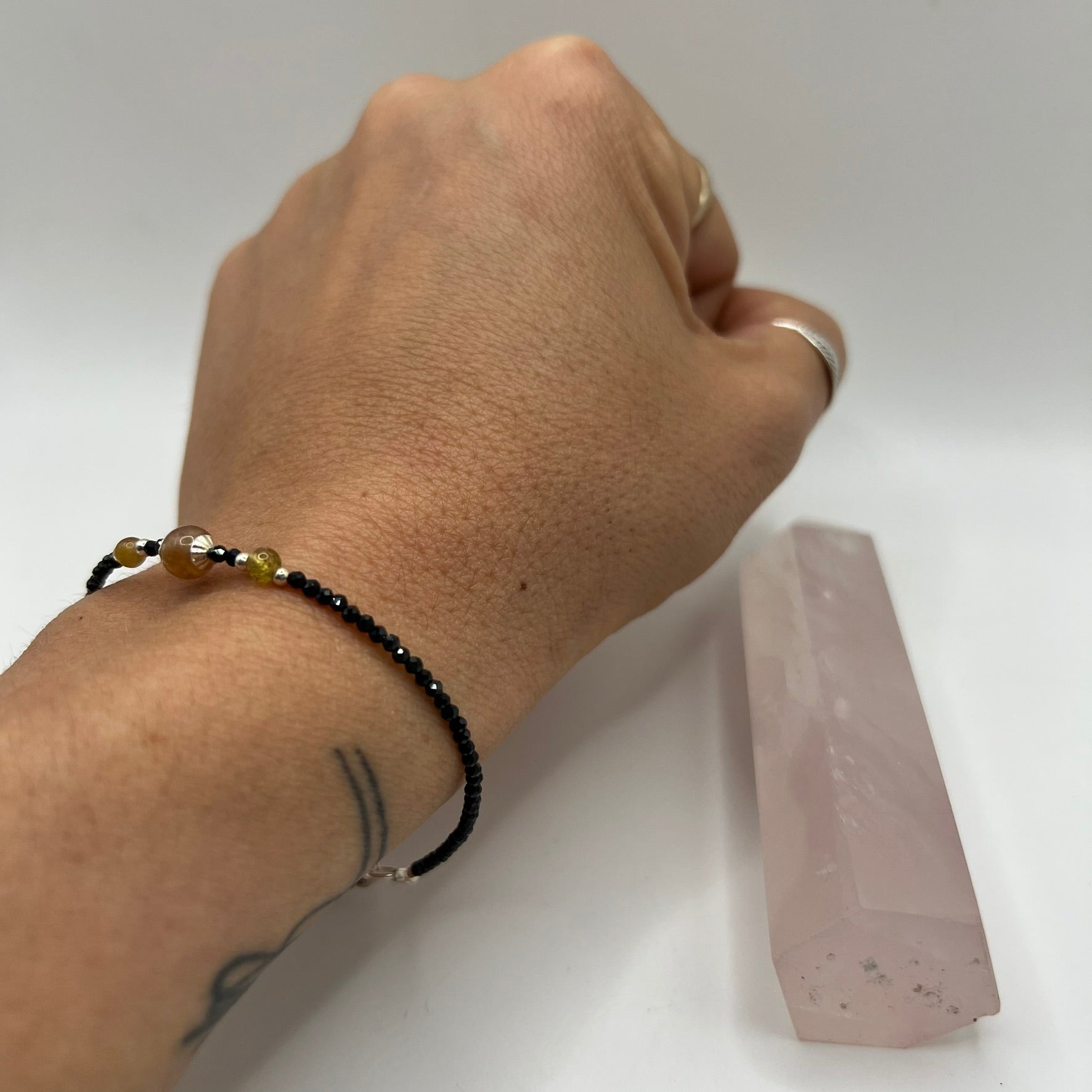 Pulsera Turmalina Rosa y Amarilla con Espinela Negra