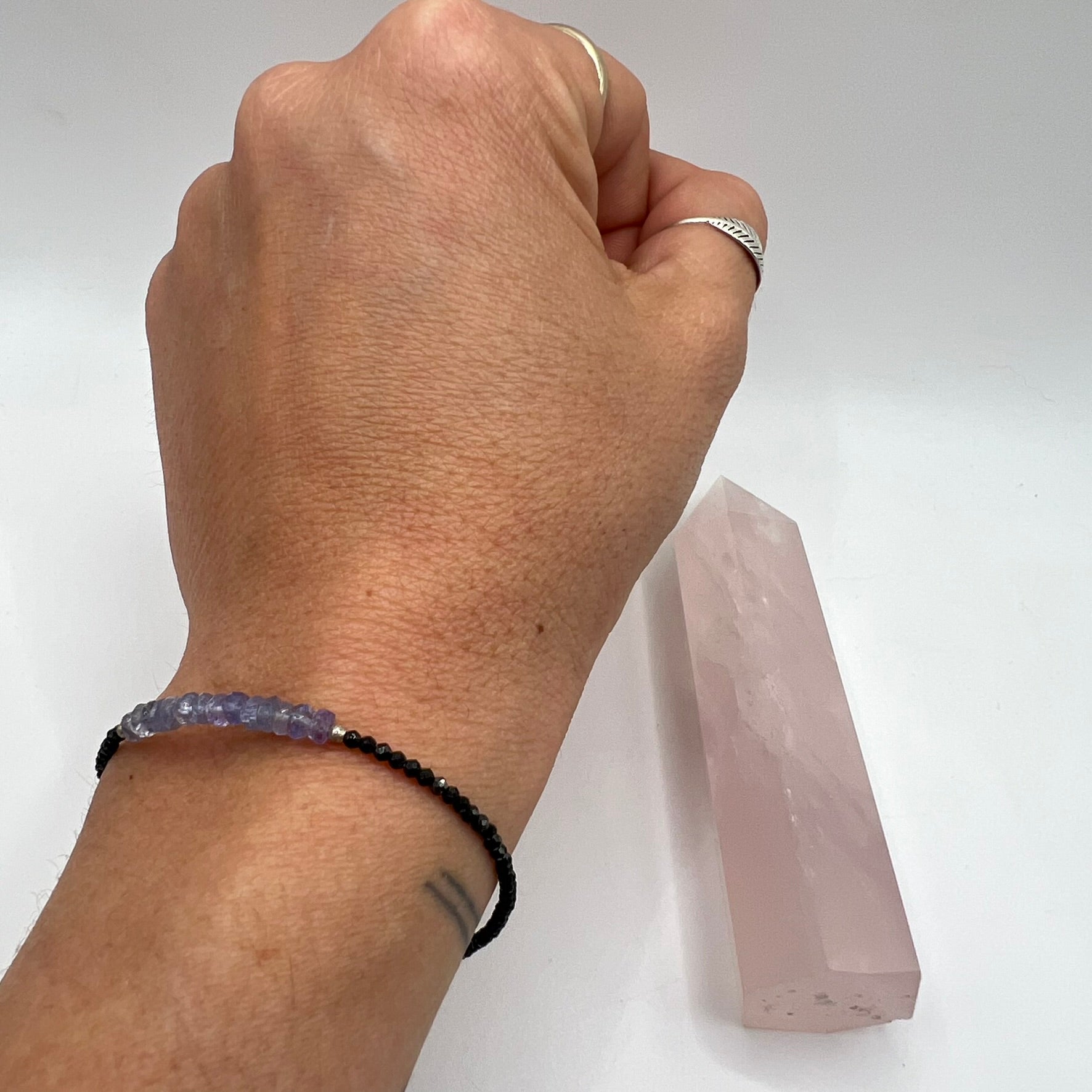 Pulsera Tanzanita y Espinela Negra