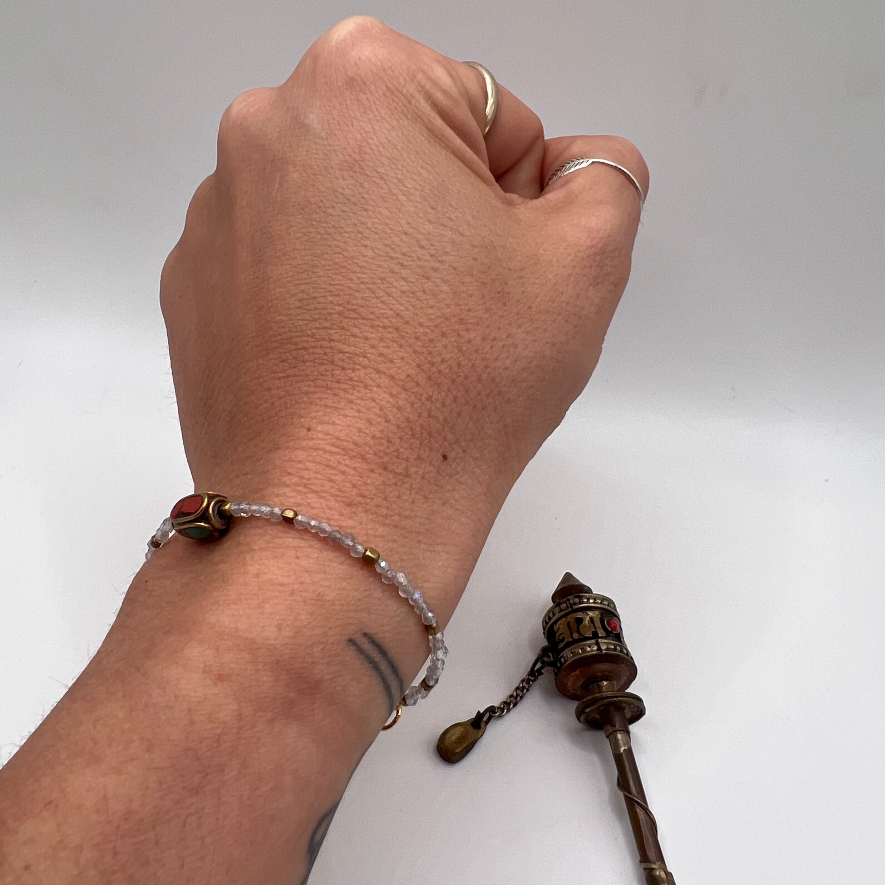 Pulsera Tibetana Turquesa y Coral con Labradorita