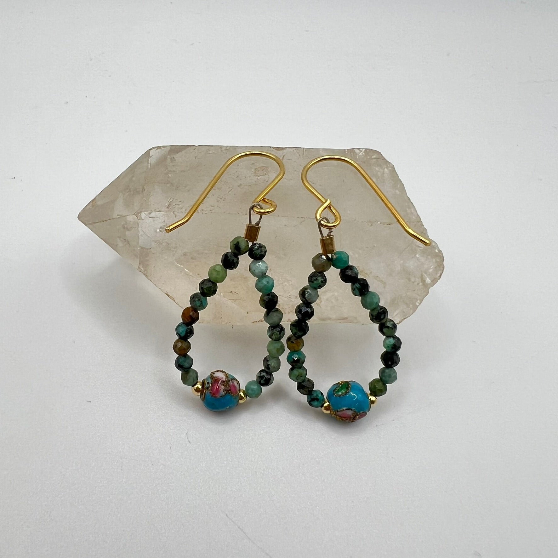 Pendientes Turquesa Africana y Cuenta Nepal