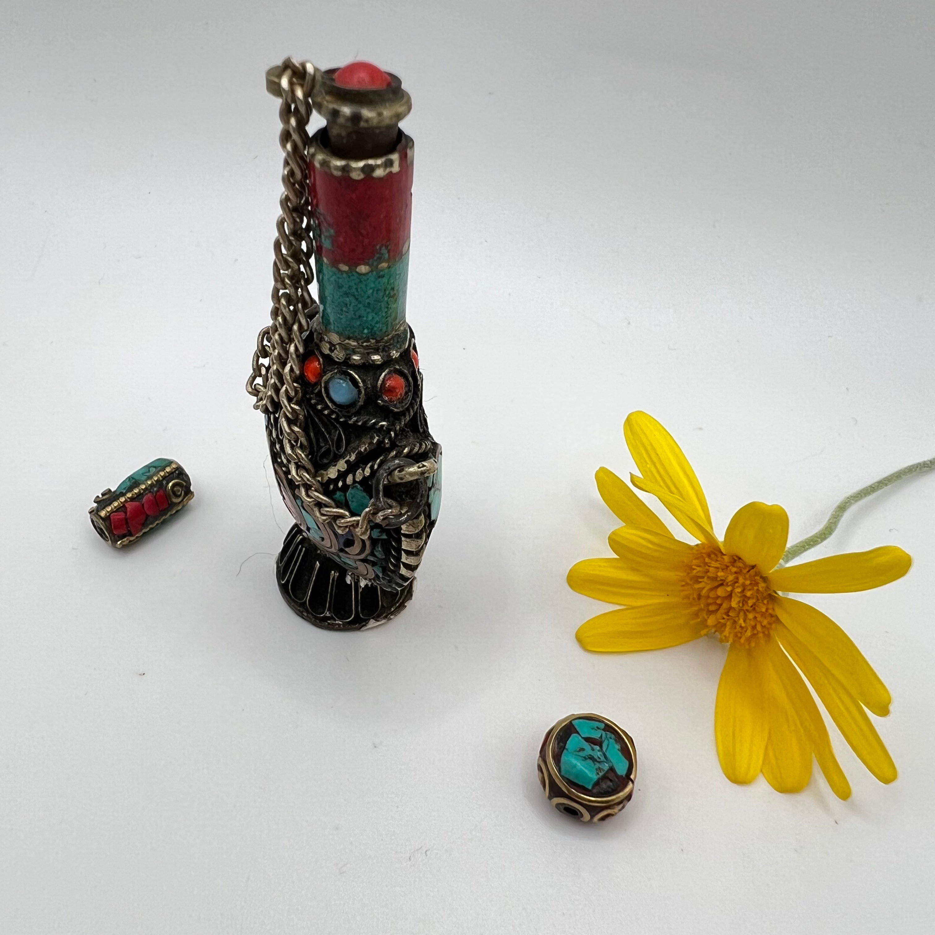 Perfumero Tibetano Mini — Plata Tibetana con Incrustaciones