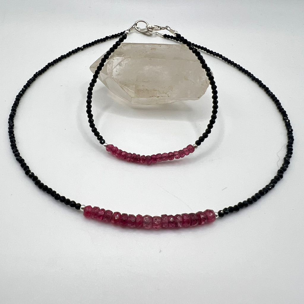 Conjunto Gargantilla & Pulsera · Espinela Rosa y Negra