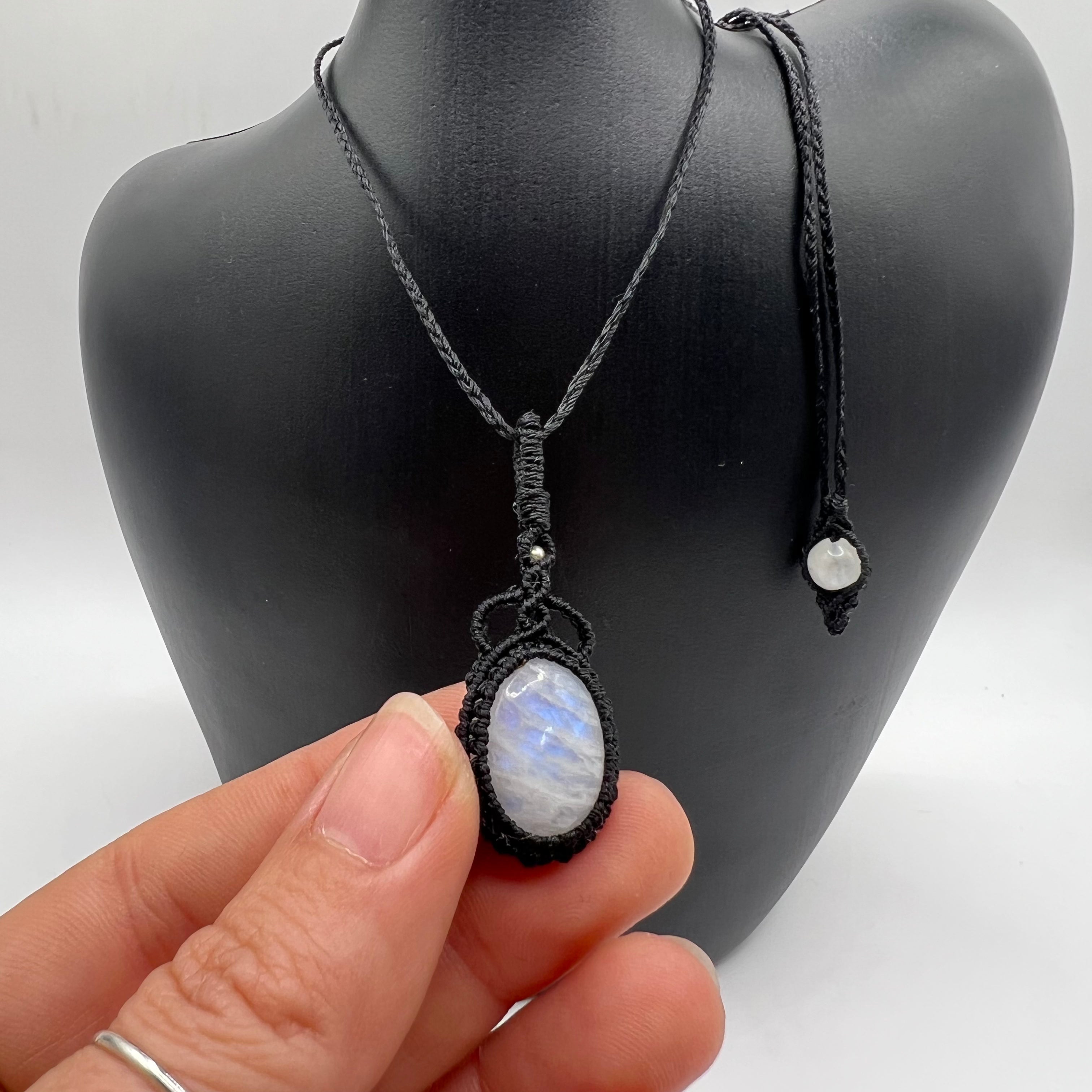 Colgante Piedra Luna Micro-Macramé