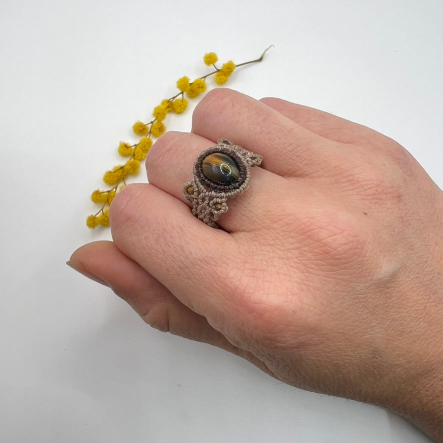 Anillo Ojo de Tigre Micro-Macramé