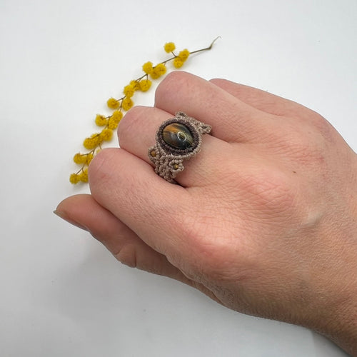 Anillo Ojo de Tigre Micro-Macramé