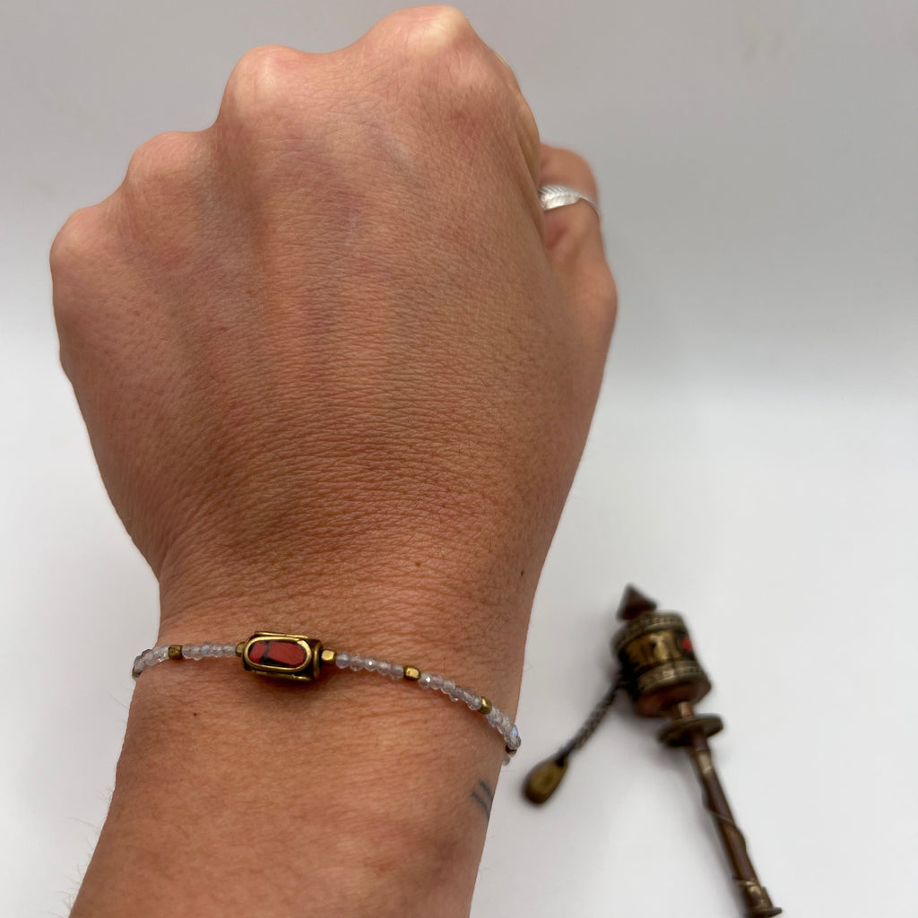 Pulsera Tibetana Turquesa y Coral con Labradorita