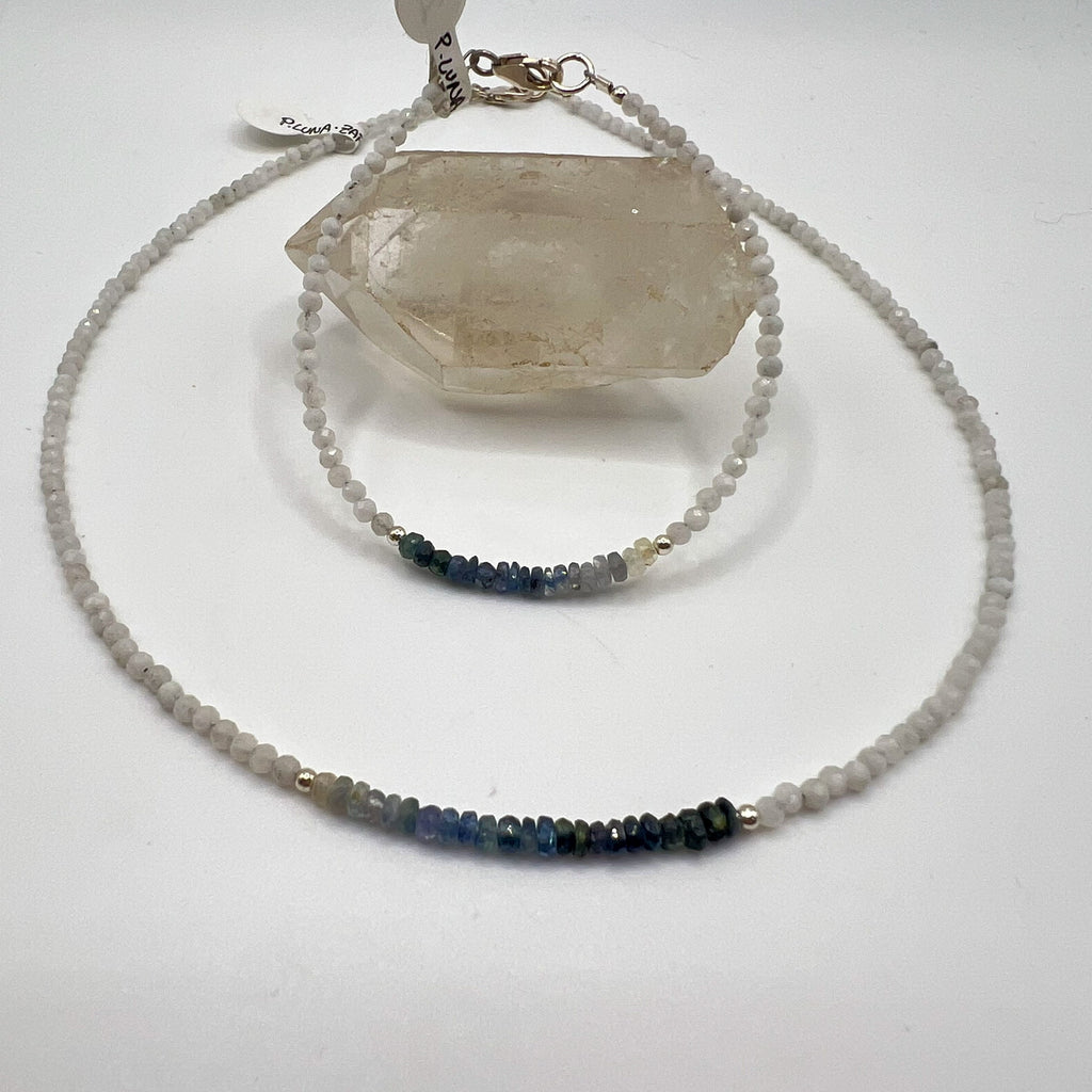 Conjunto Gargantilla & Pulsera · Zafiro Lenteja & Piedra Luna Mini