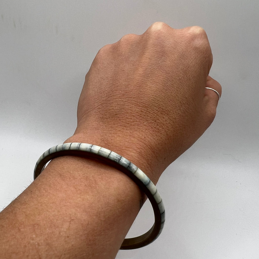 Pulsera Rígida Original de Nepal · Latón & Hueso