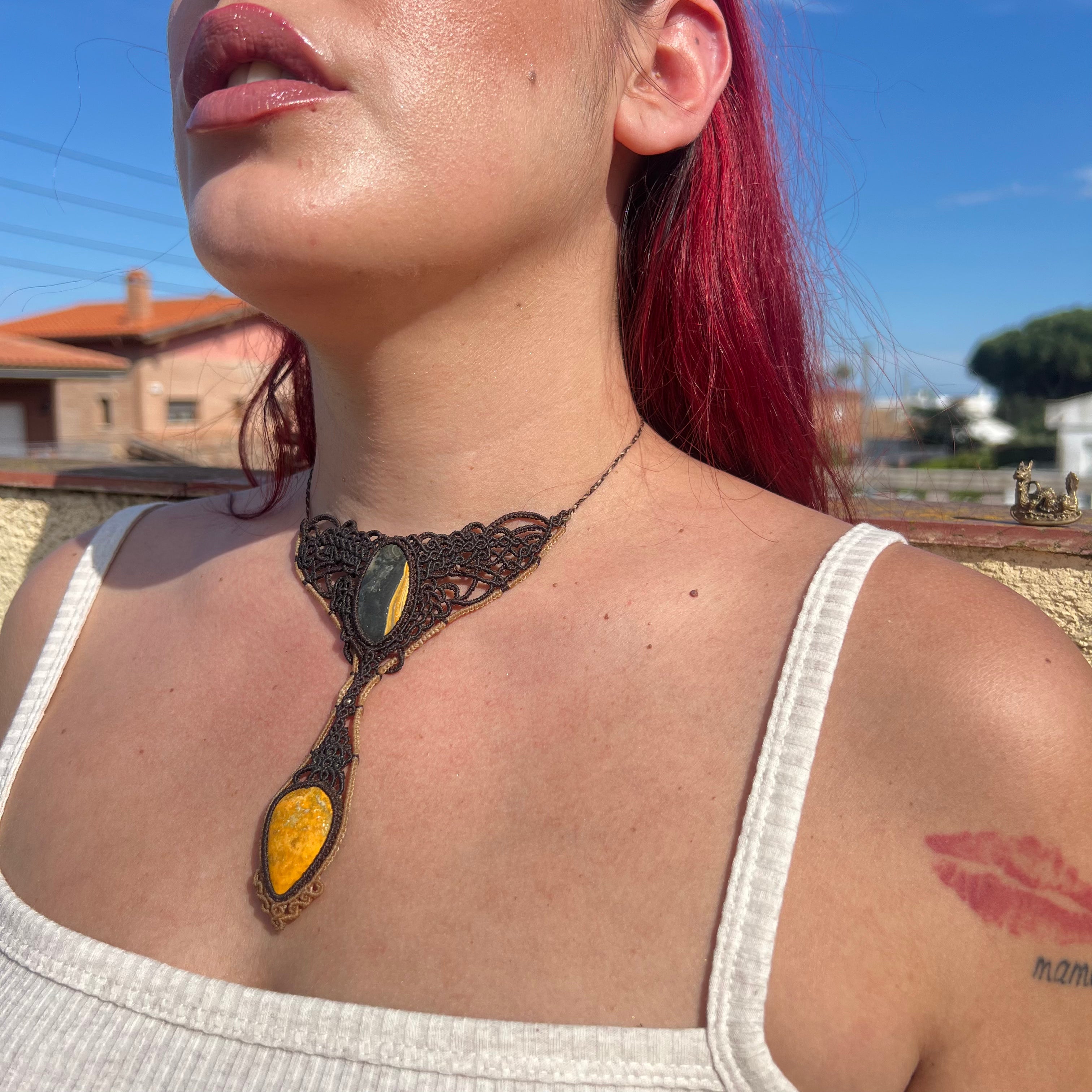 Necklace Jaspe Abejorro